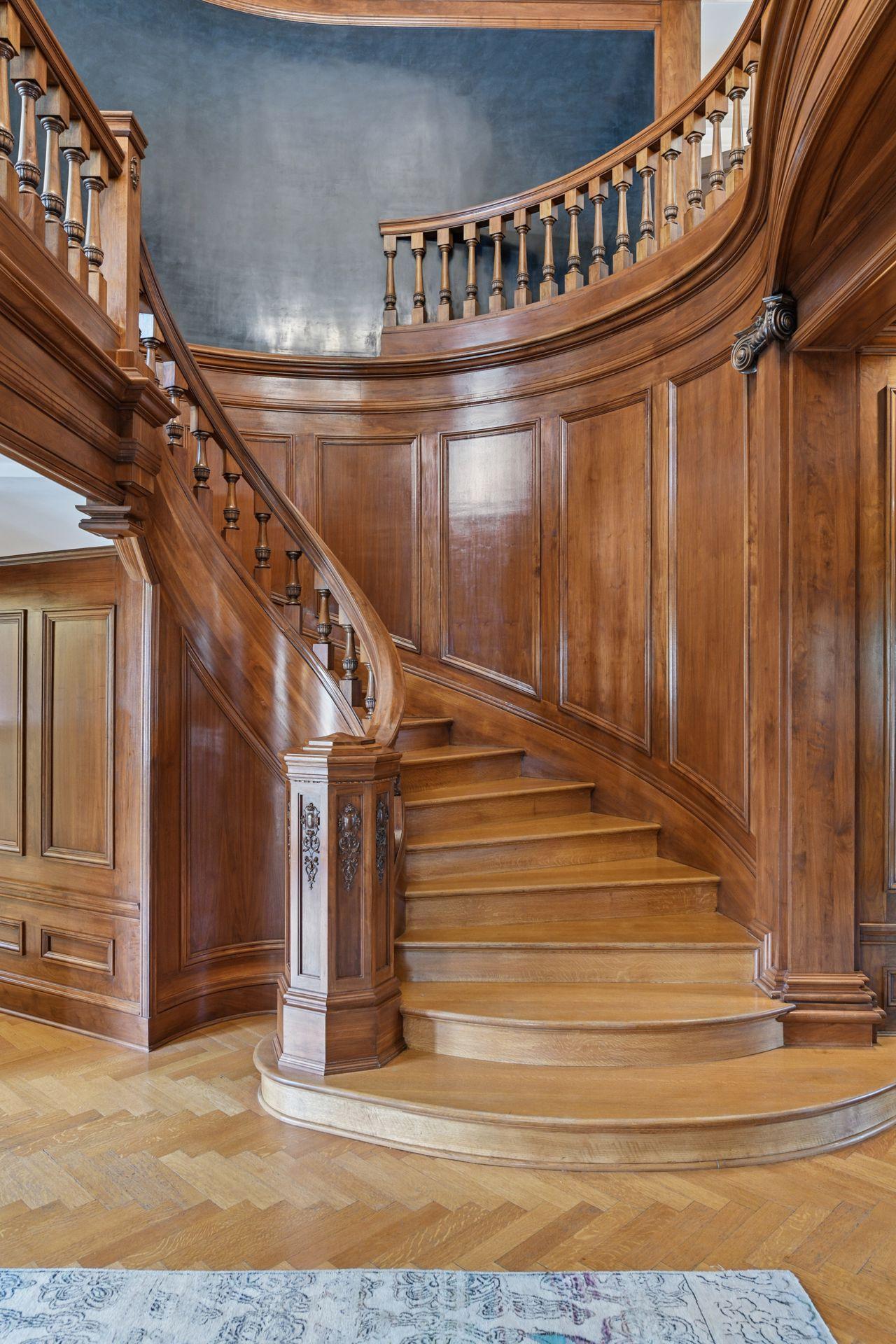 2218 Lake of the Isles Parkway W