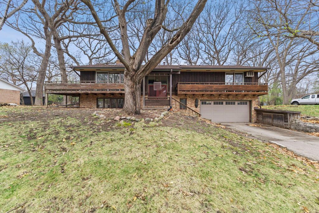 Photo of 135 Hampshire Avenue N, Golden Valley, MN 55427 (MLS # 7060736)