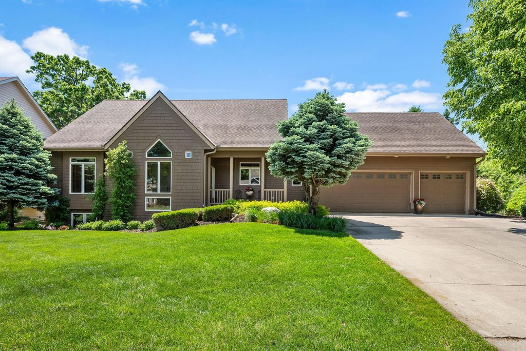 Photo of 245 Luisa Court, Chaska, MN 55318 (MLS # 7081225)