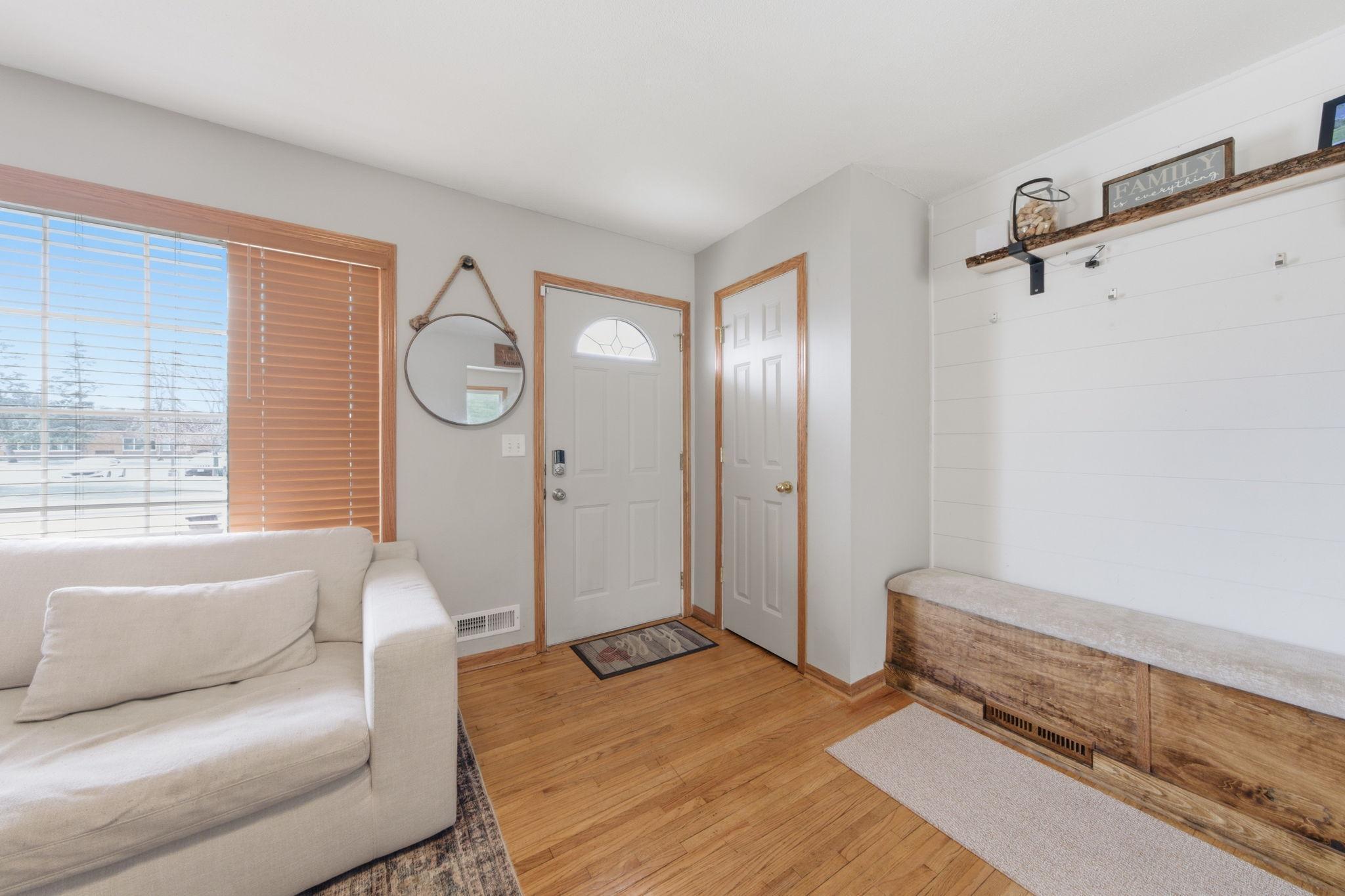 8226 Hillside Trail S