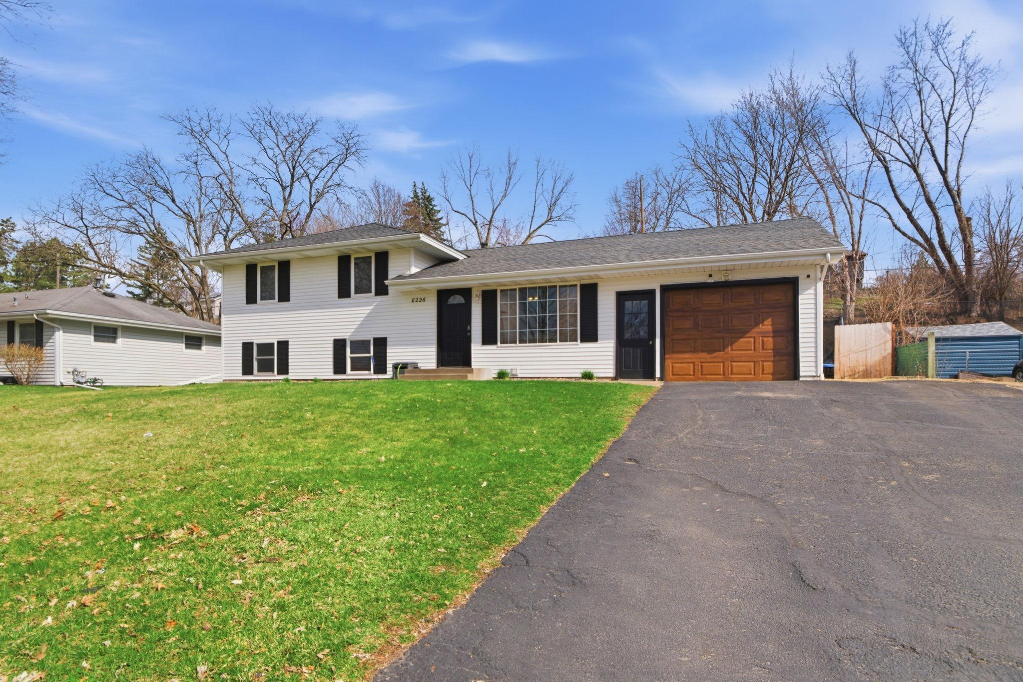 8226 Hillside Trail S