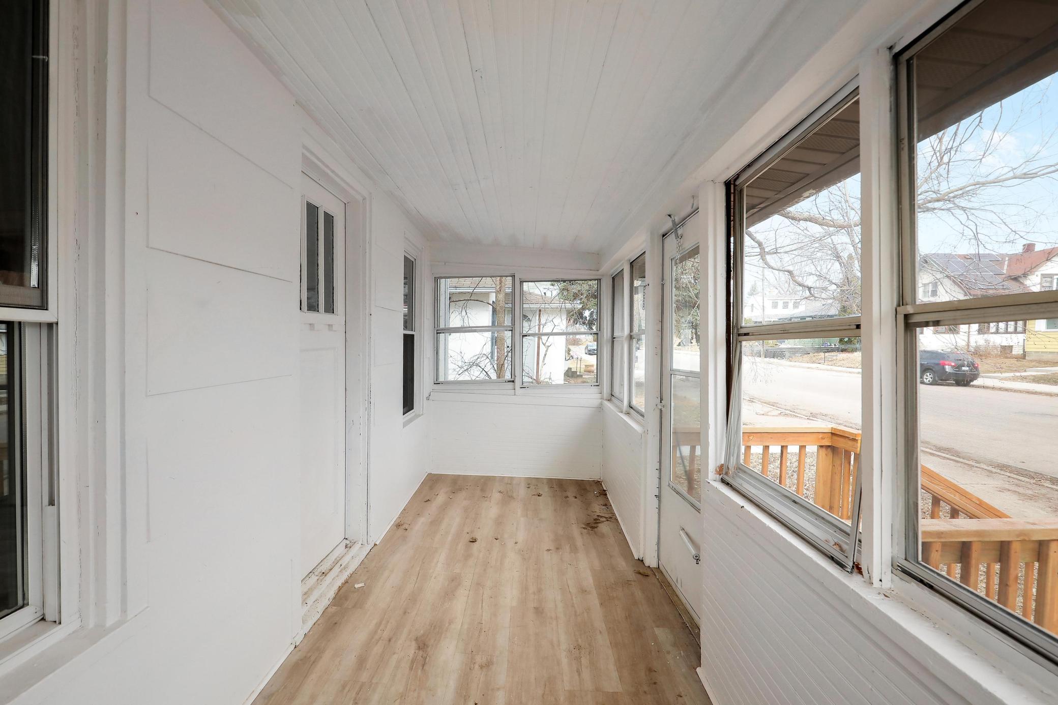 2826 Grand Street NE