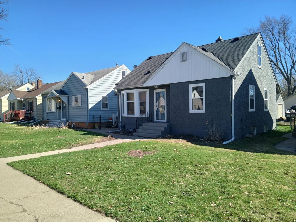 Photo of 1822 Nevada Avenue E, Saint Paul, MN 55119 (MLS # 7058007)