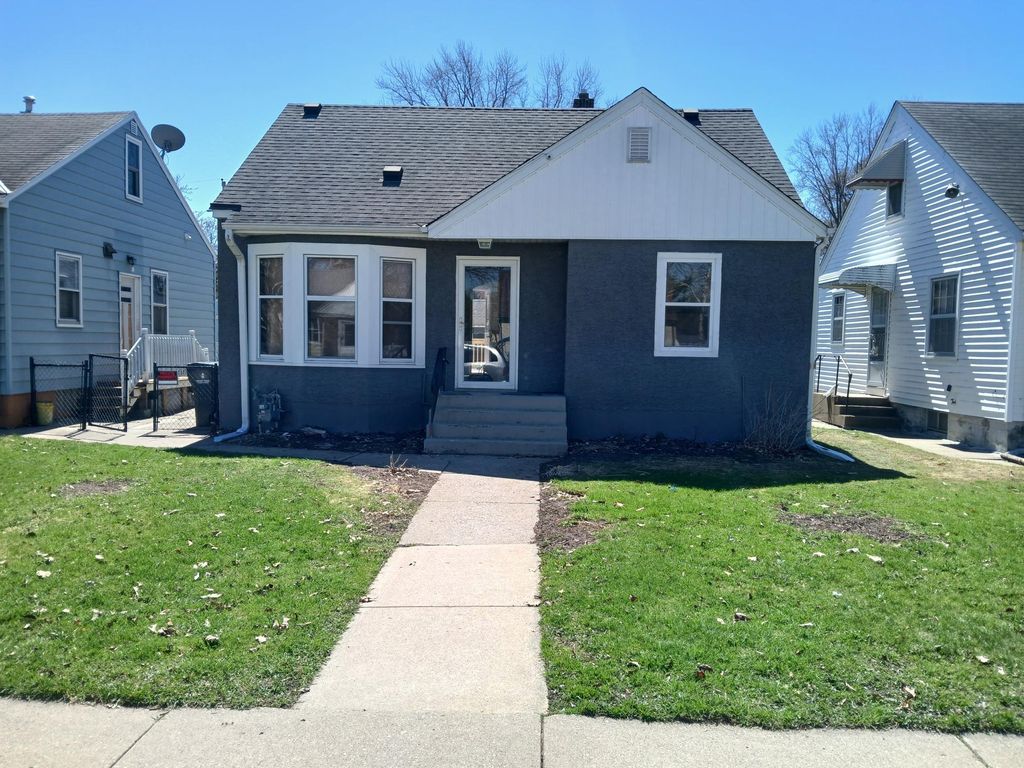 Photo of 1822 Nevada Avenue E, Saint Paul, MN 55119 (MLS # 7058007)