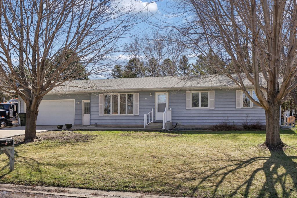 Photo of 908 Pleasantview Drive SE, Willmar, MN 56201 (MLS # 7059387)