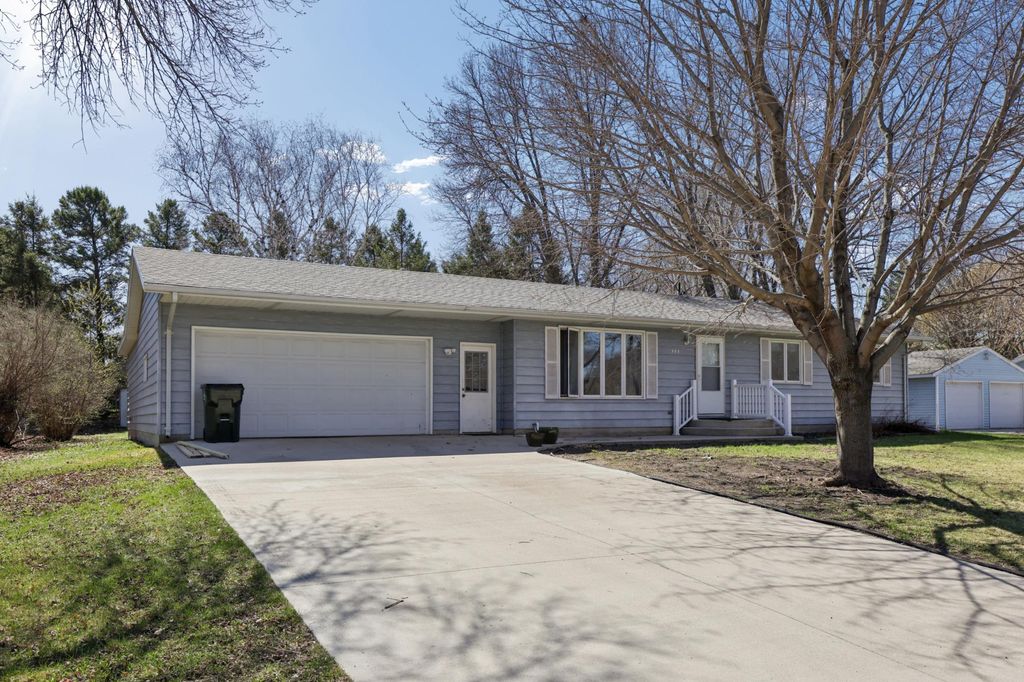 Photo of 908 Pleasantview Drive SE, Willmar, MN 56201 (MLS # 7059387)