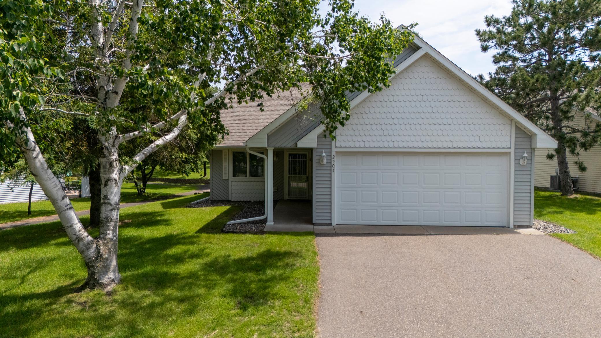 2501 Woodridge Lane