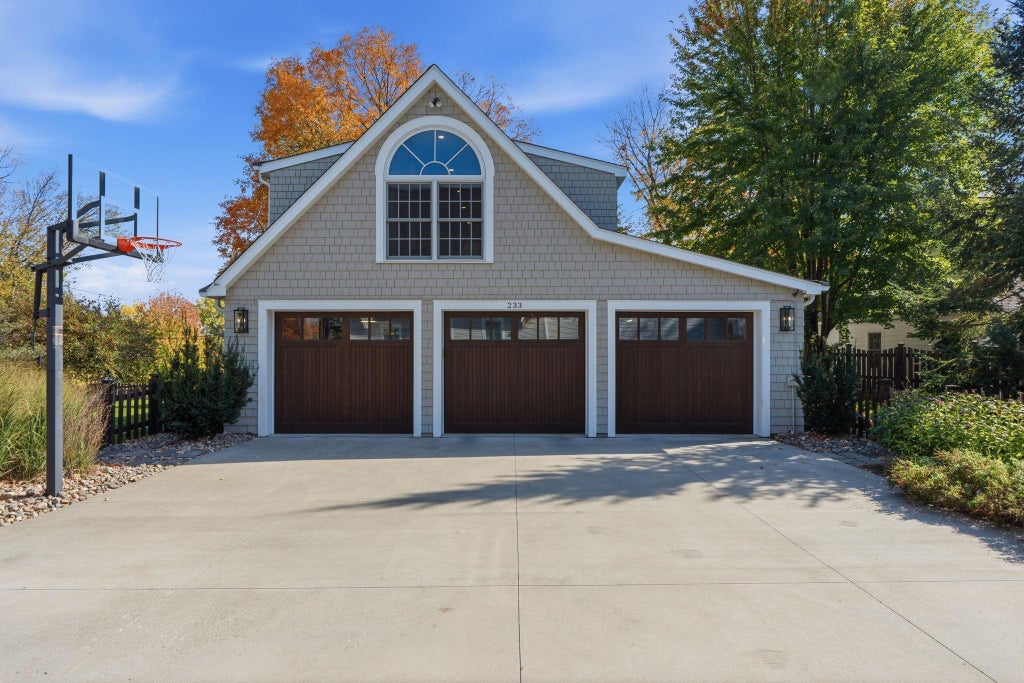 Photo of 233 Broadway Avenue N, Wayzata, MN 55391 (MLS # 7167319)