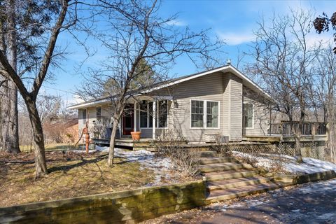 Photo of 1850 Briarwood Avenue, Mahtomedi, MN 55115 (MLS # 7031879)