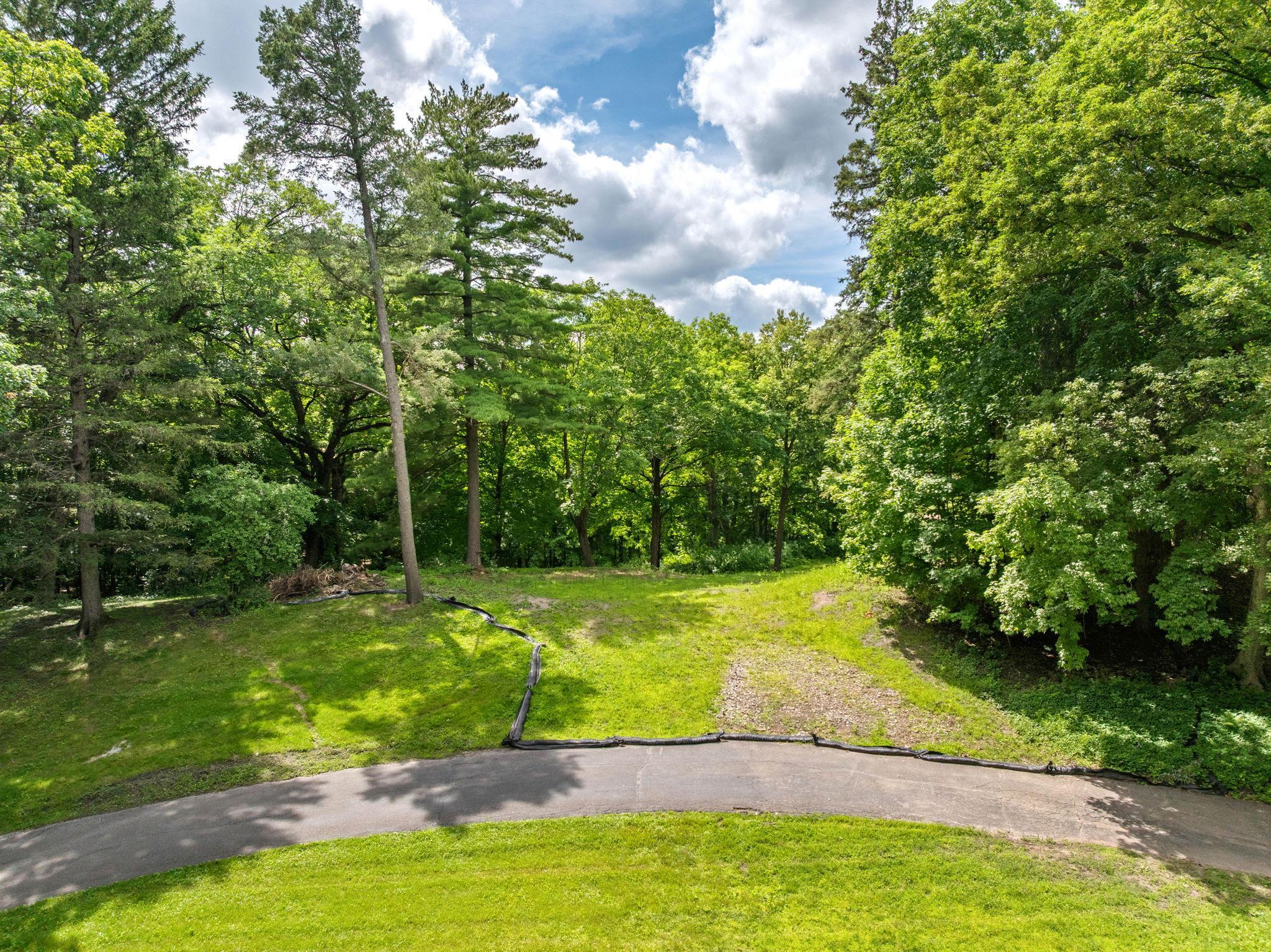 585 Ferndale Road N
