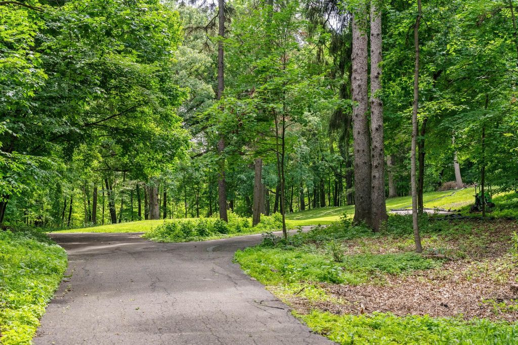 Photo of 585 Ferndale Road N, Wayzata, MN 55391 (MLS # 7089111)