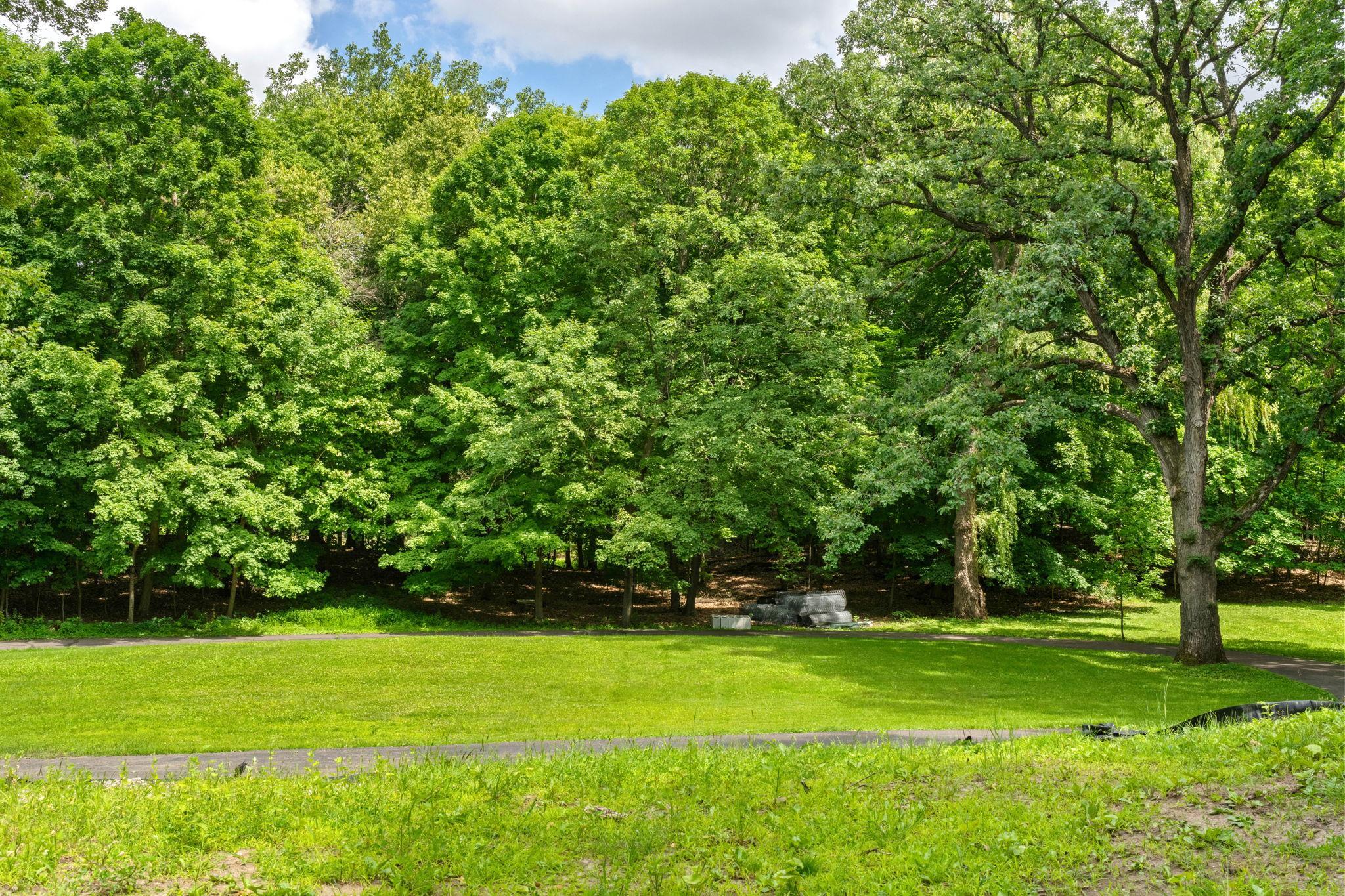 585 Ferndale Road N