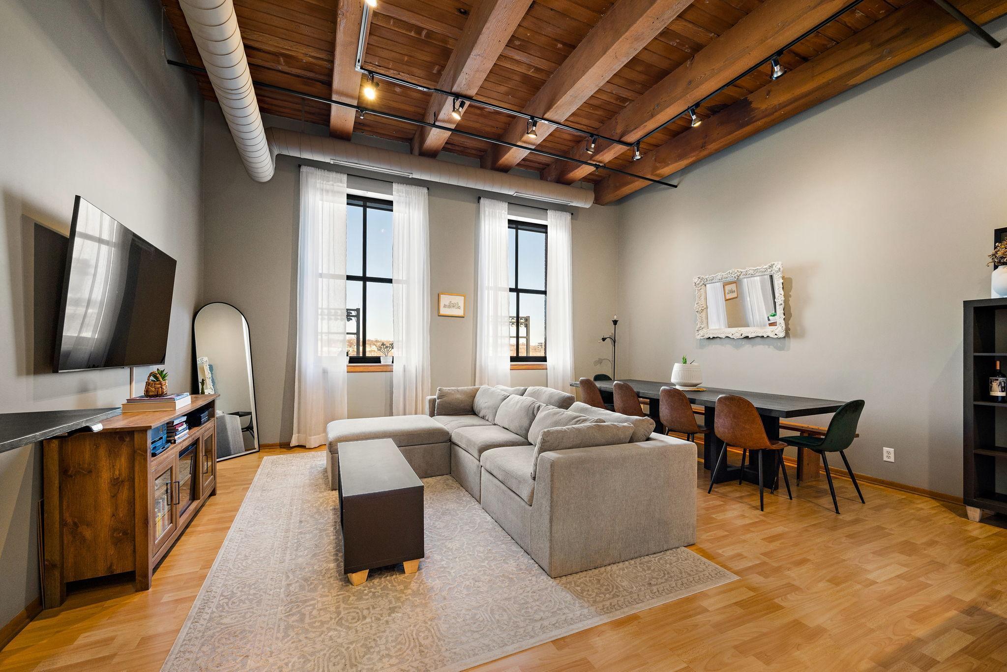289 5th Street E 508