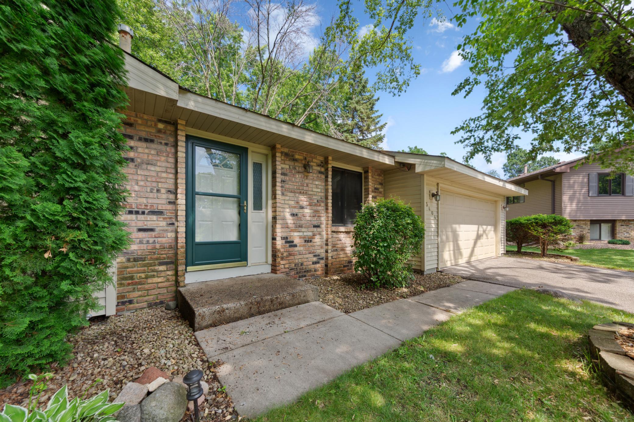 3404 Red Oak Circle N