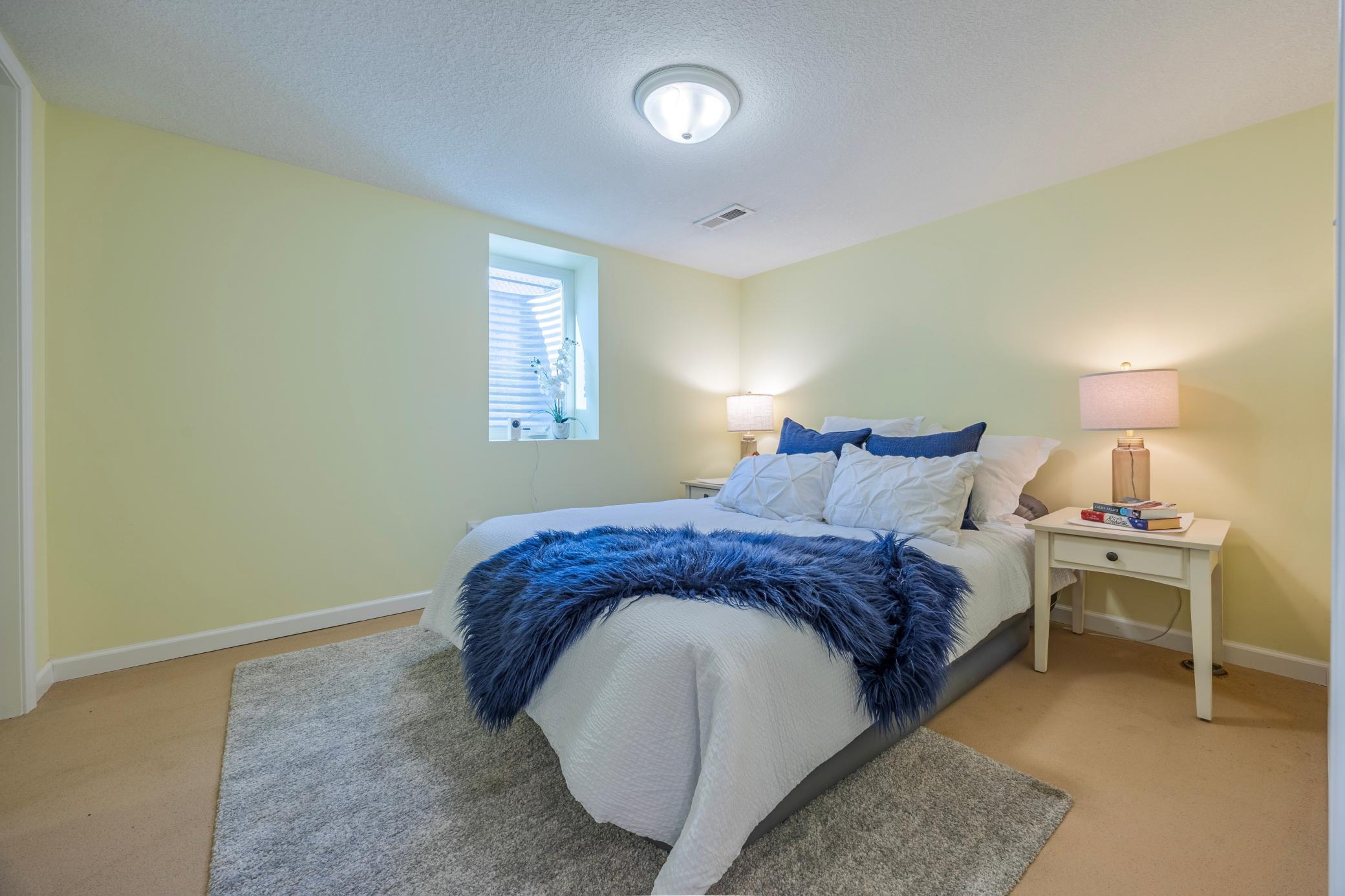 1913 E 86 1/2 Street