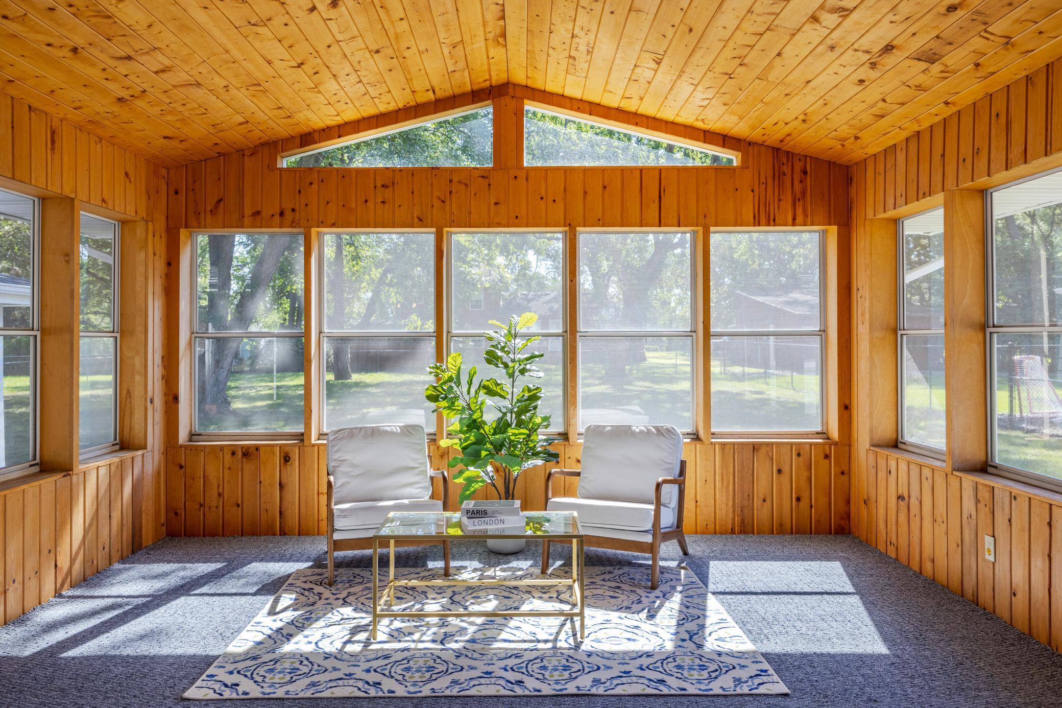 1913 E 86 1/2 Street