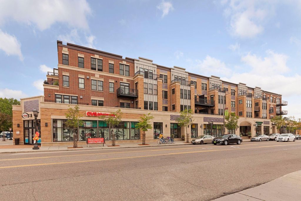 Photo of 1060 Grand Avenue #404, Saint Paul, MN 55105 (MLS # 7001215)