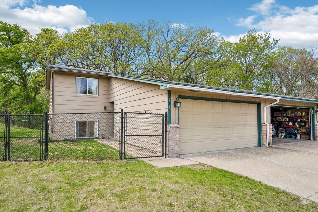 Photo of 9526 Grey Widgeon Place, Eden Prairie, MN 55347 (MLS # 7009106)