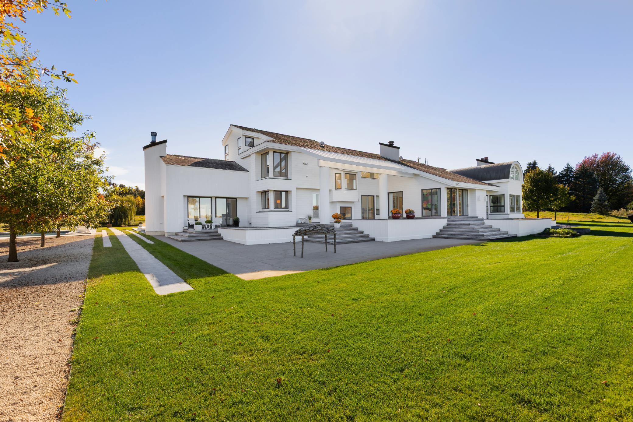 1545 Hunter Drive
