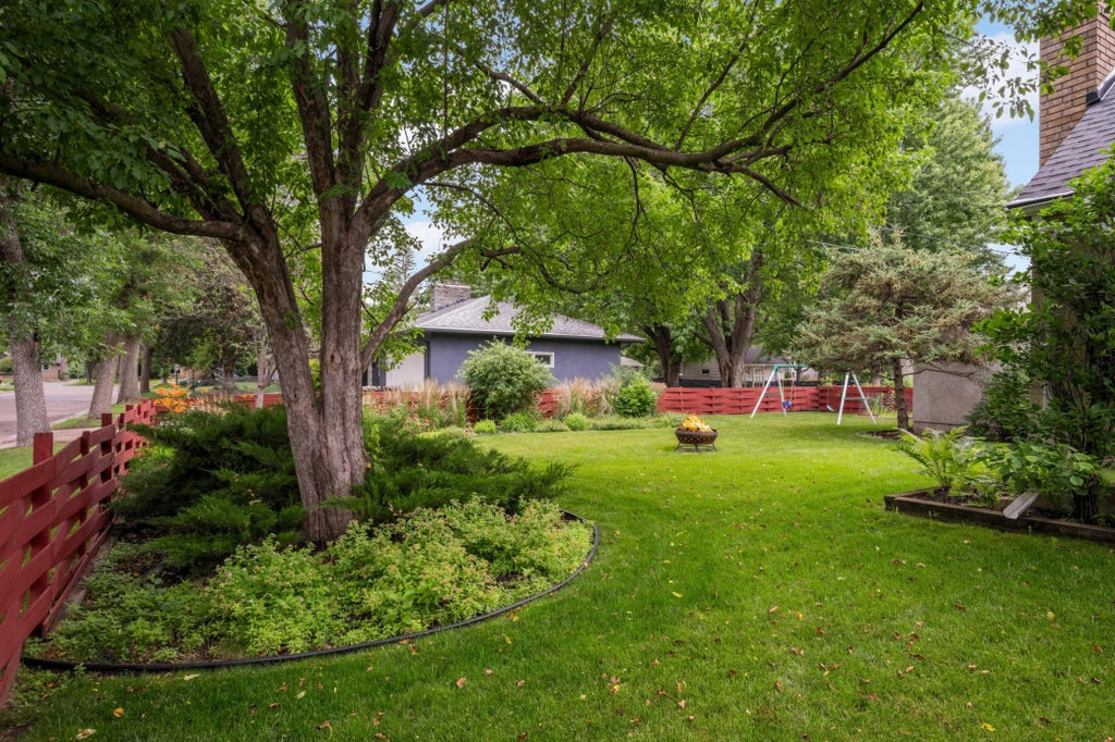 Photo of 333 Emerson Avenue W, West Saint Paul, MN 55118 (MLS # 7089554)