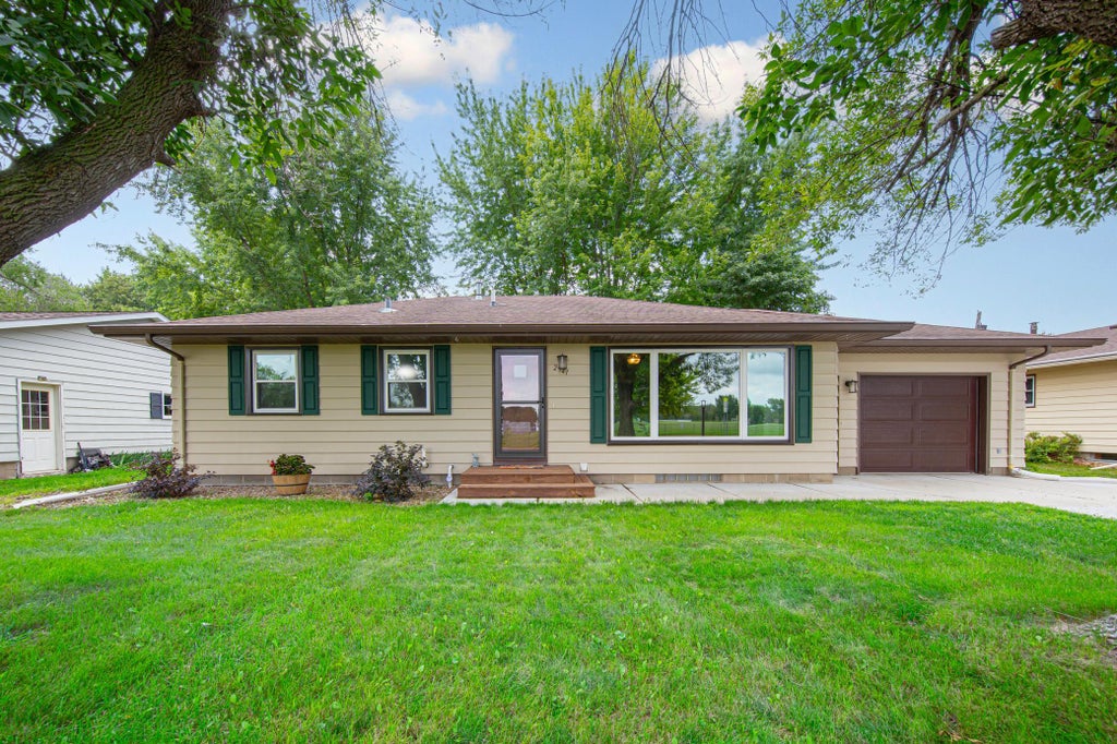 Photo of 2541 E Main Street, Mankato, MN 56001 (MLS # 7129760)