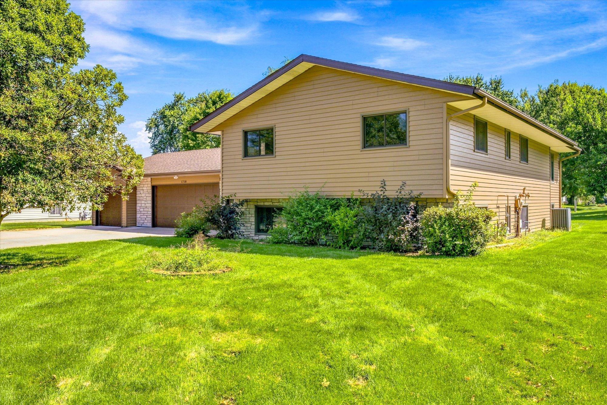 1718 Hazelwood Circle