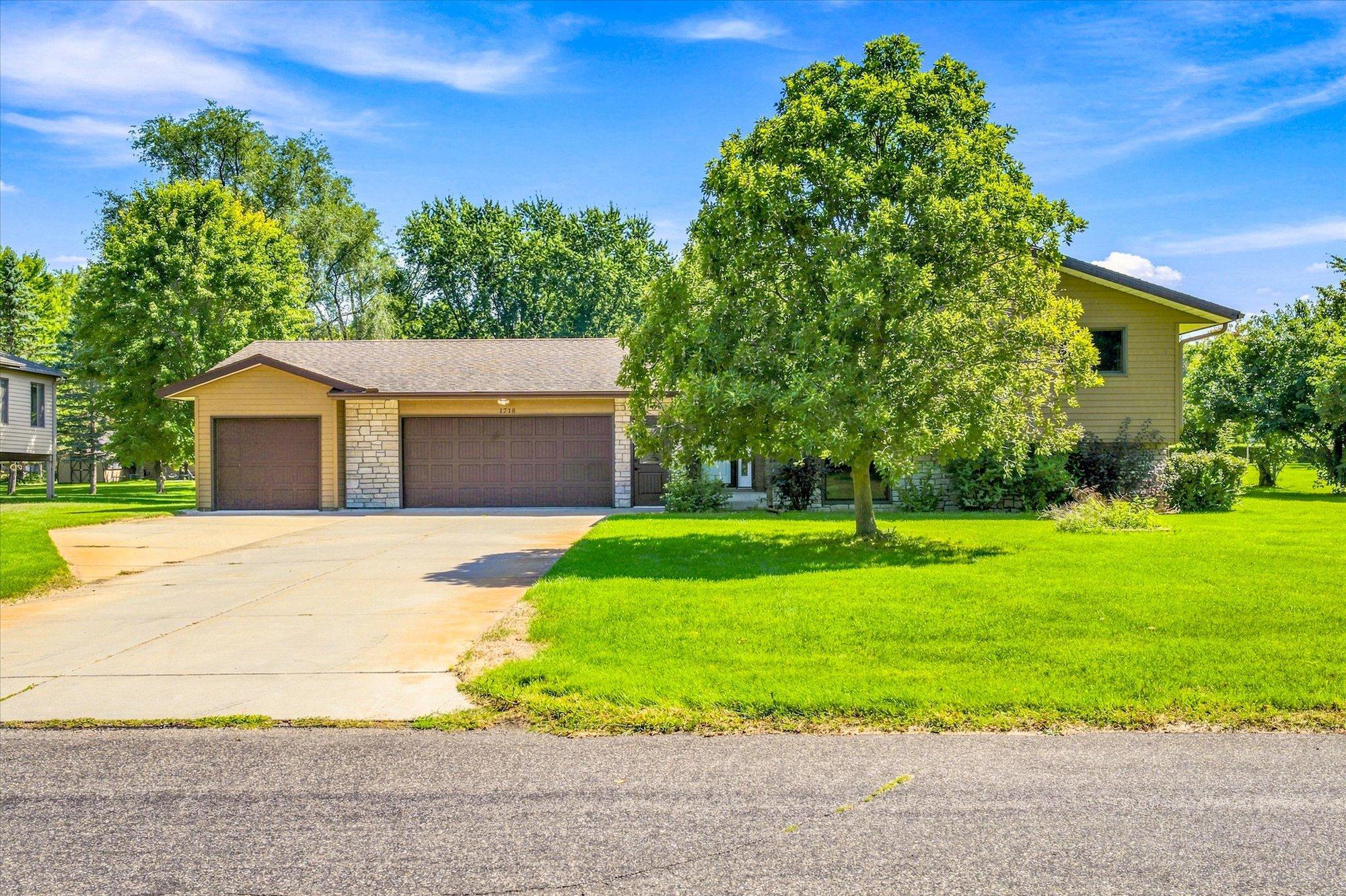 1718 Hazelwood Circle
