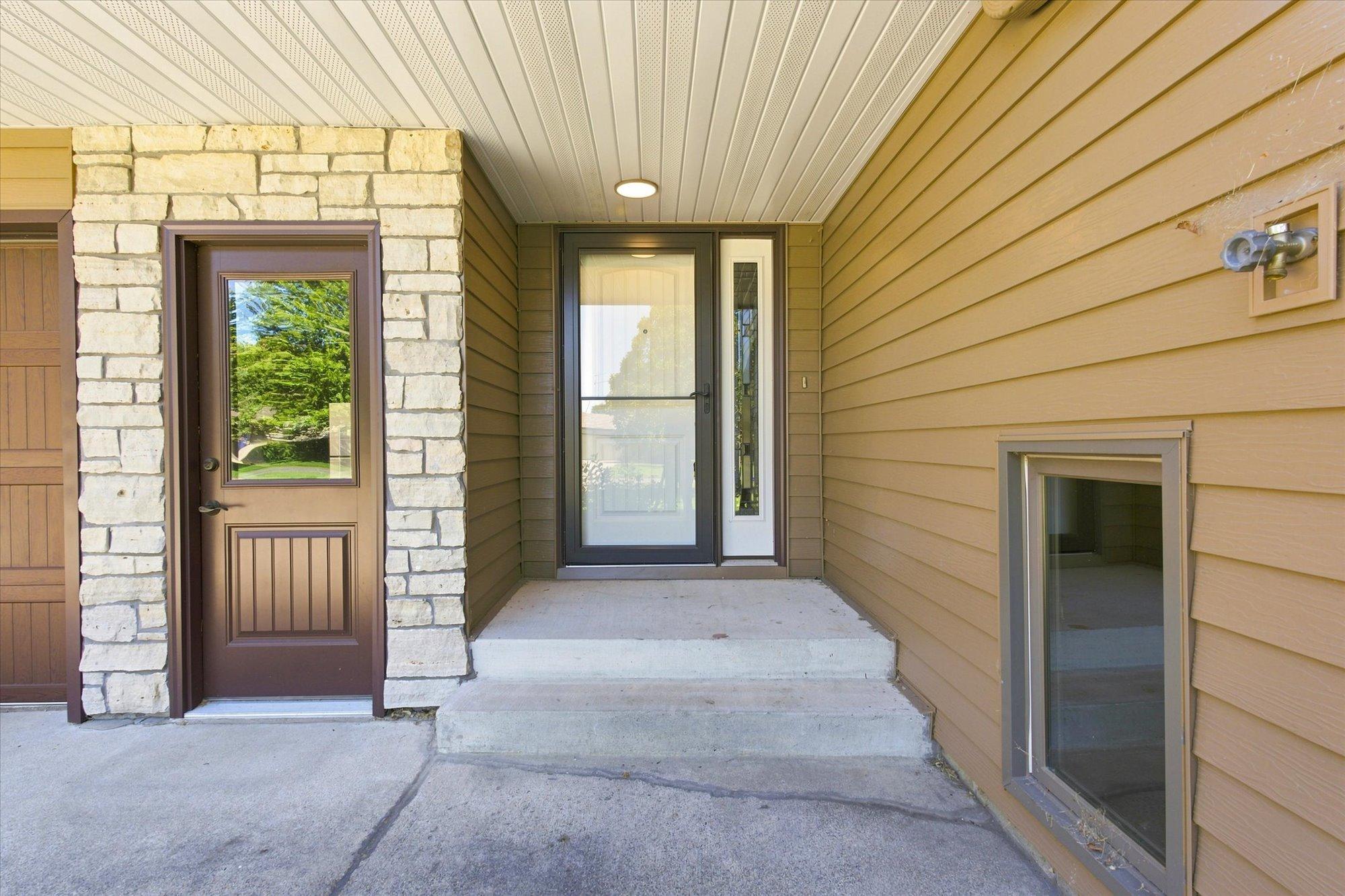 1718 Hazelwood Circle