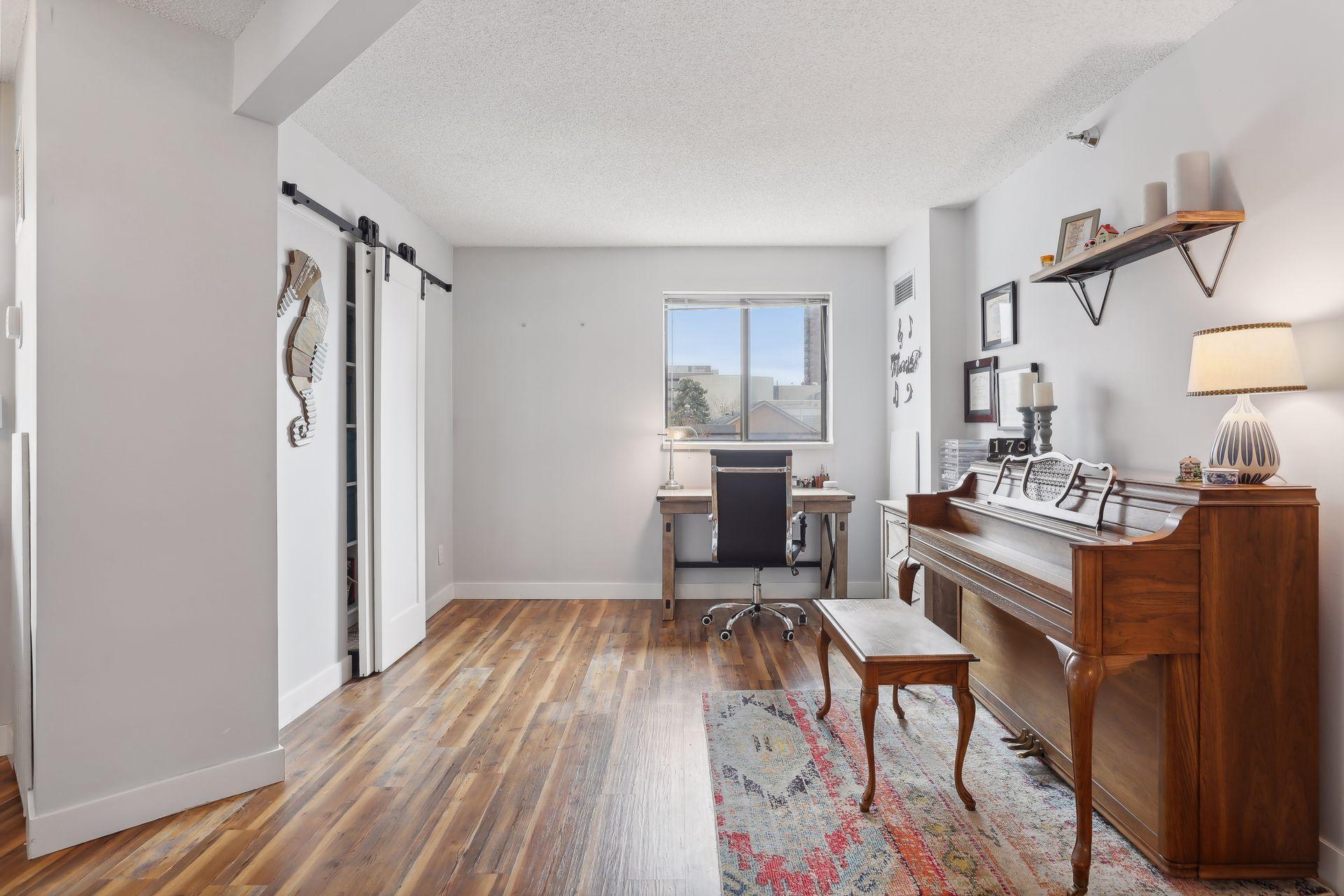 78 10th Street E 402