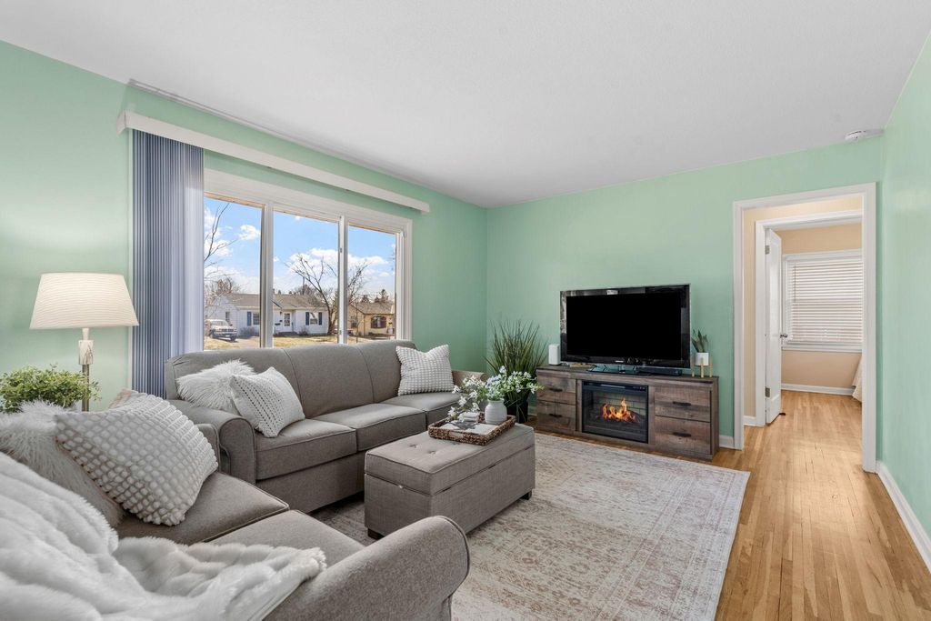 Photo of 2139 4th Street E, Saint Paul, MN 55119 (MLS # 7027122)