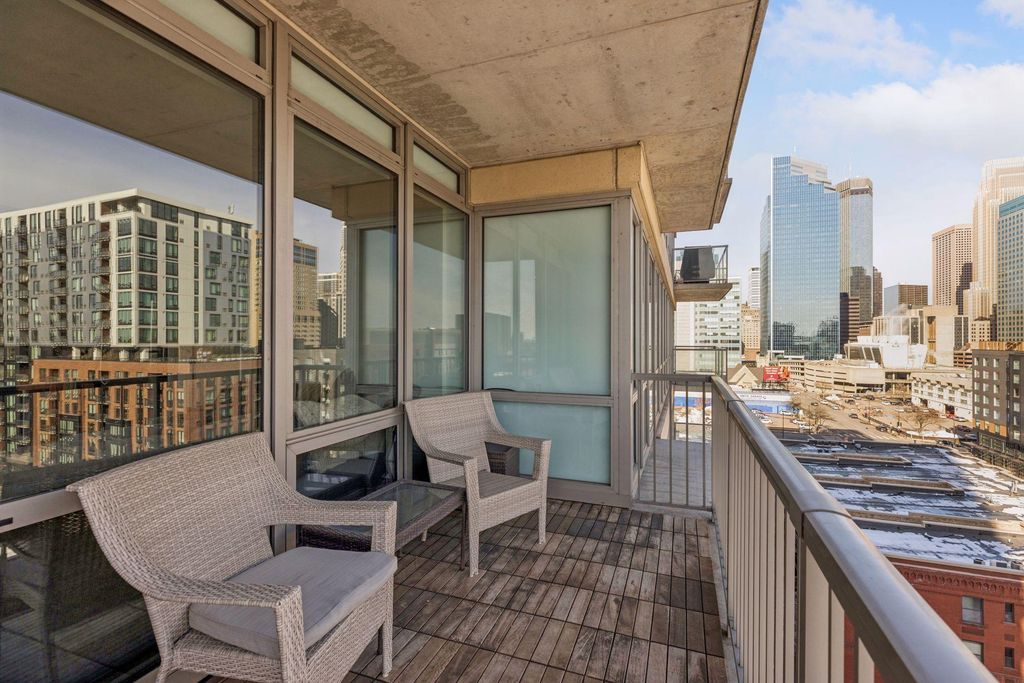 Photo of 929 Portland Avenue #902, Minneapolis, MN 55404 (MLS # 7028448)