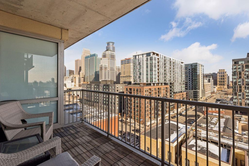 Photo of 929 Portland Avenue #902, Minneapolis, MN 55404 (MLS # 7028448)