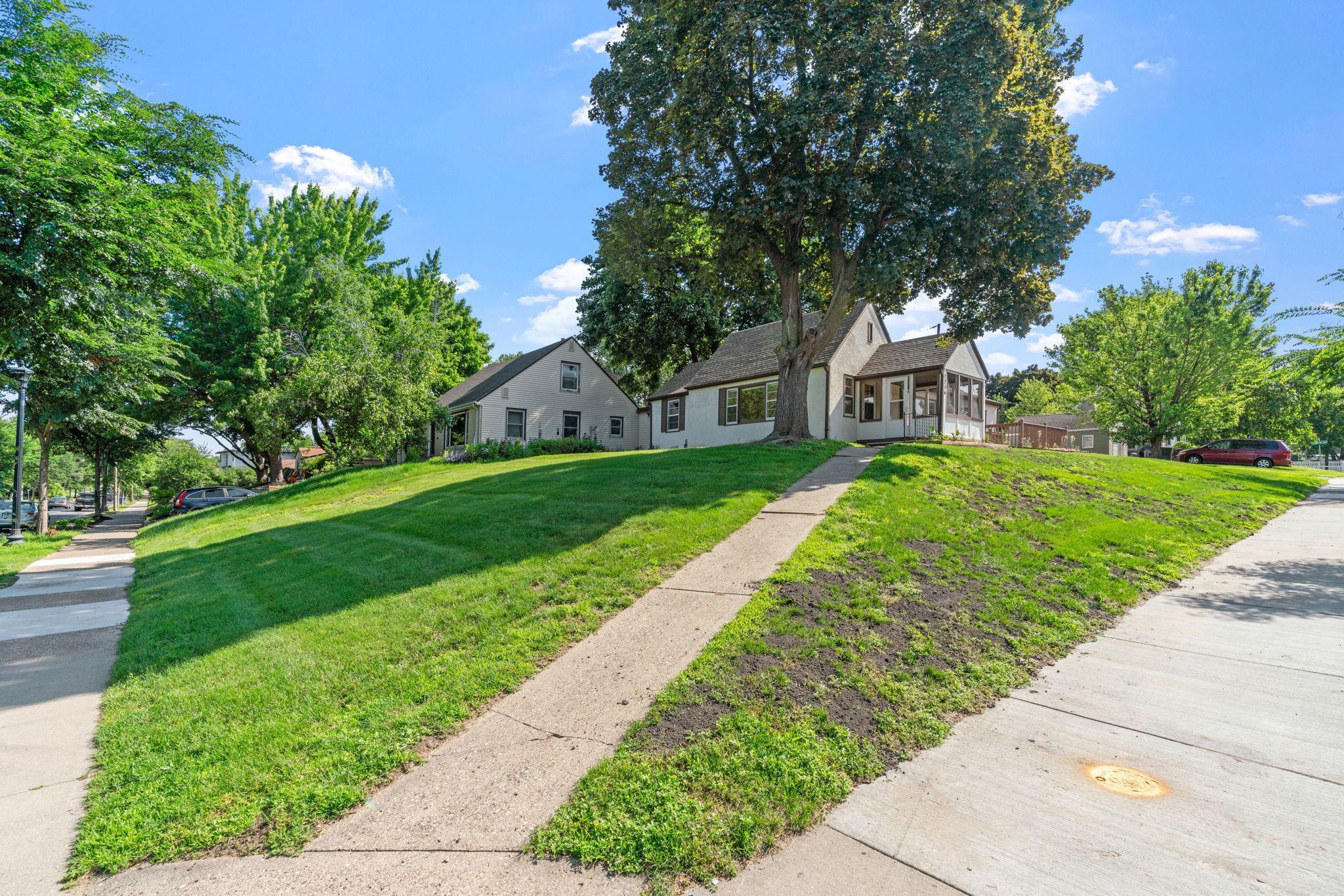 2216 W 57th Street