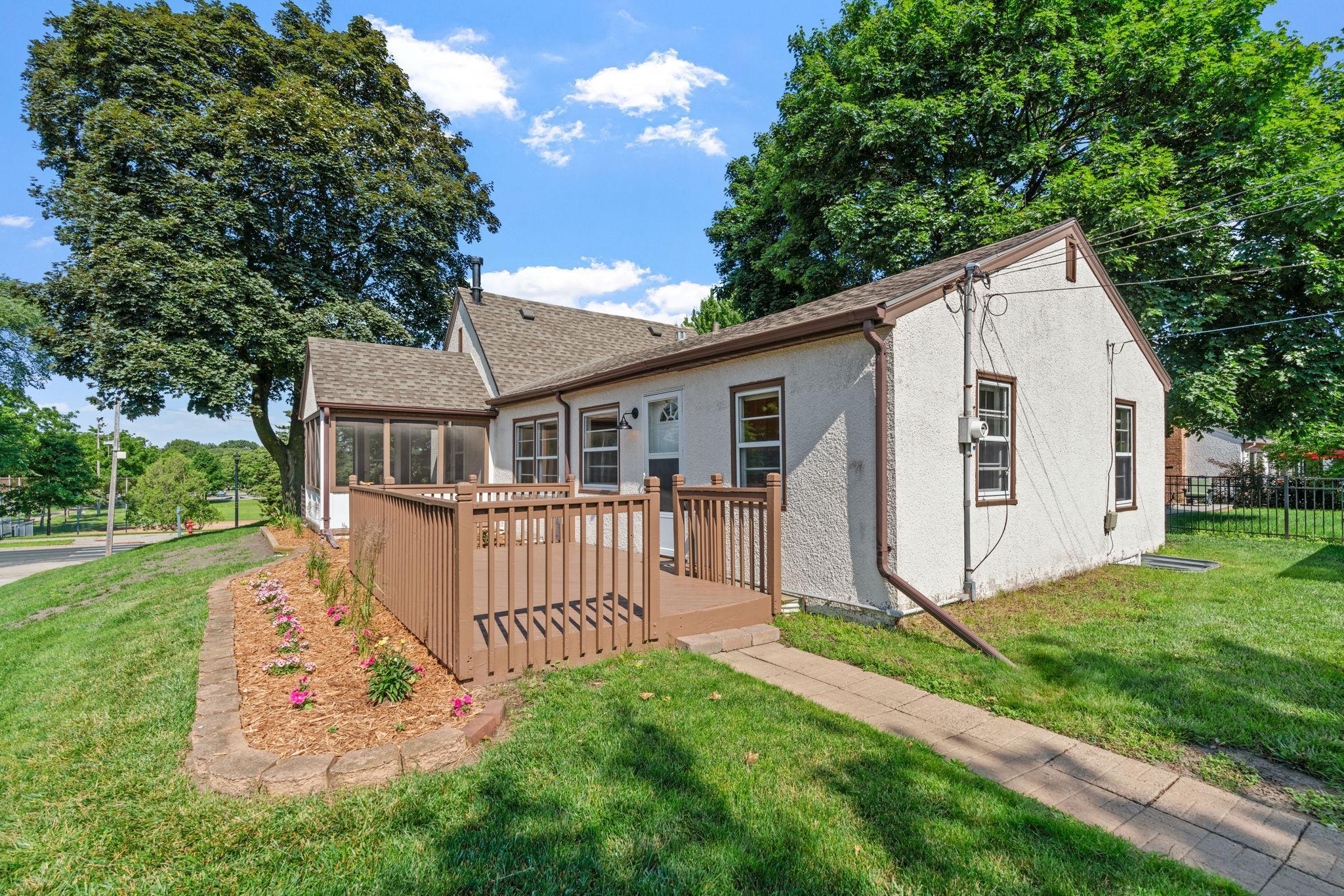 2216 W 57th Street