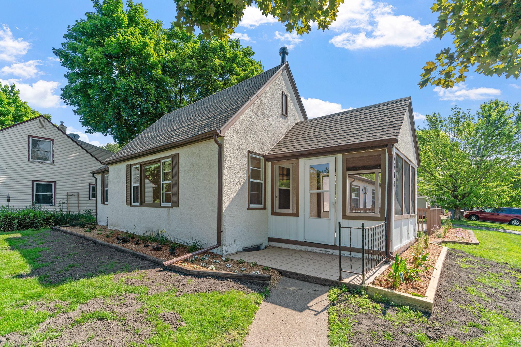 2216 W 57th Street