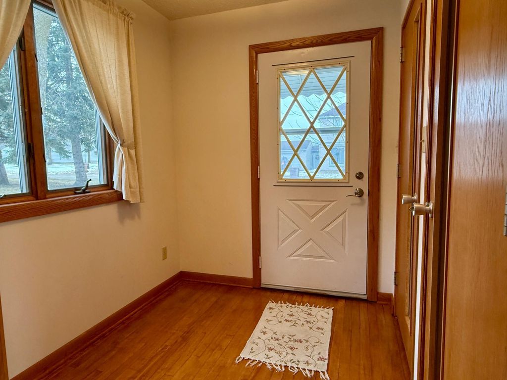 Photo of 101 E Hawthorne Street, Albert Lea, MN 56007 (MLS # 7018824)