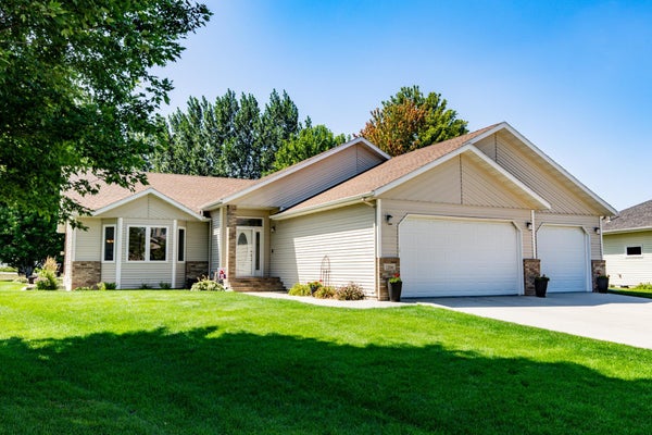 1206 47TH AVE N, FARGO, ND 58102 - Image 2d4d1bb173b3bae2bafa5dfbc74a10f6/52075976