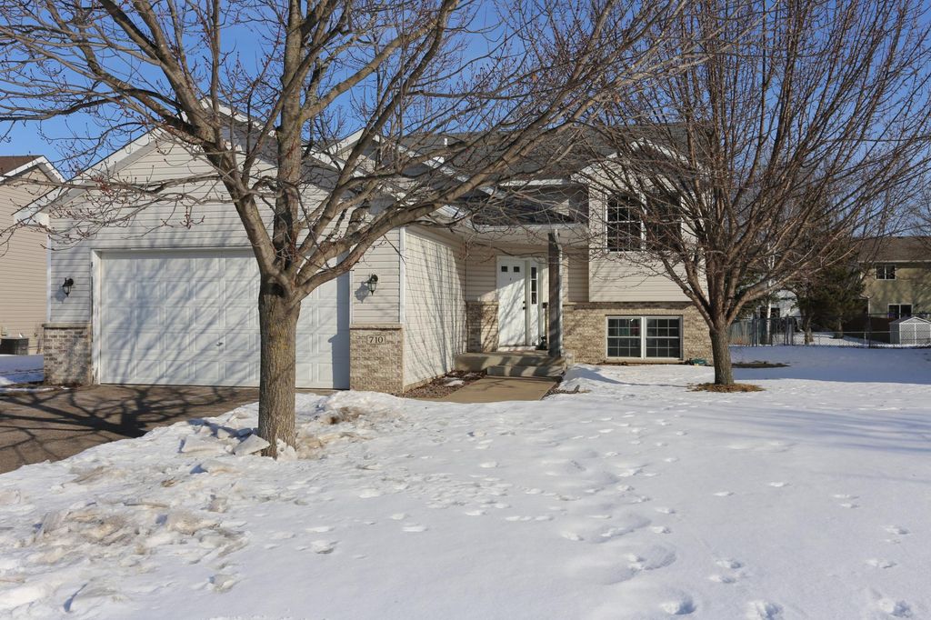 Photo of 710 Isanti Parkway NW, Isanti, MN 55040 (MLS # 7025183)