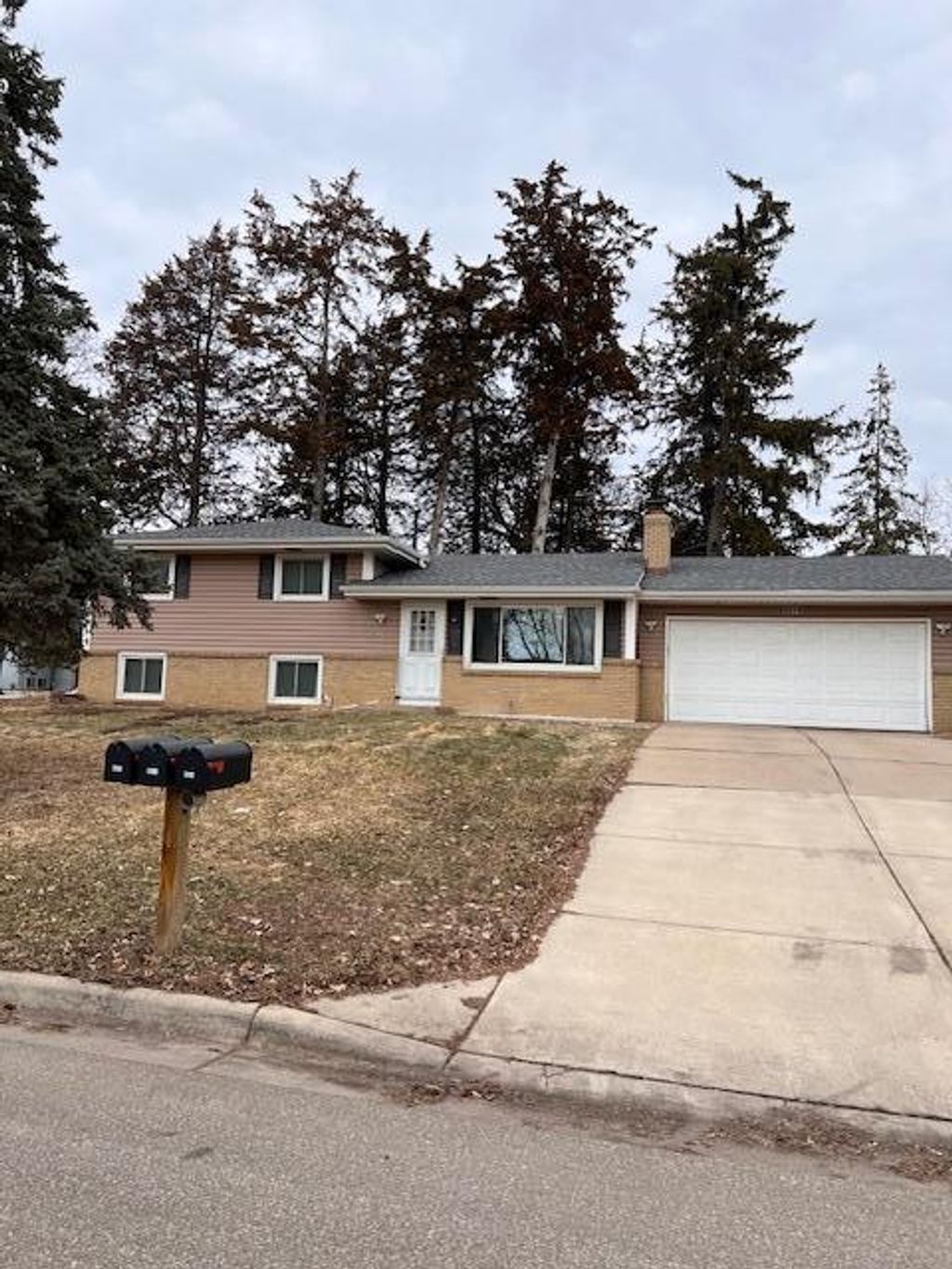 Photo of 8624 Cherokee Drive N, Brooklyn Park, MN 55428 (MLS # 7031333)