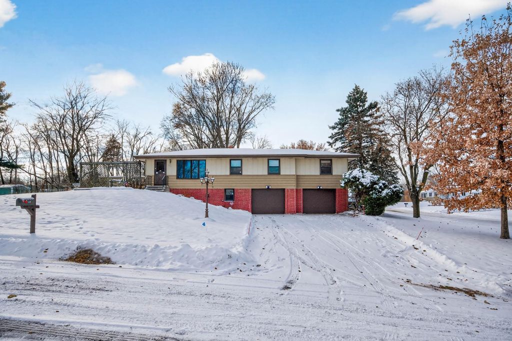 Photo of 6381 Rath Drive, Woodbury, MN 55125 (MLS # 6824178)