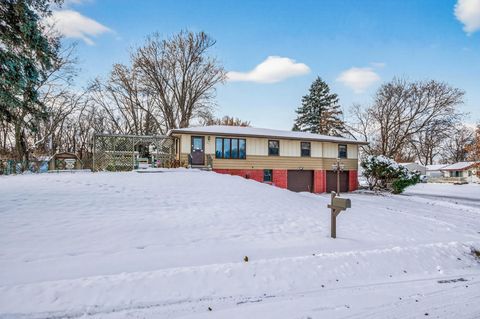 6381 Rath Drive Woodbury MN 55125