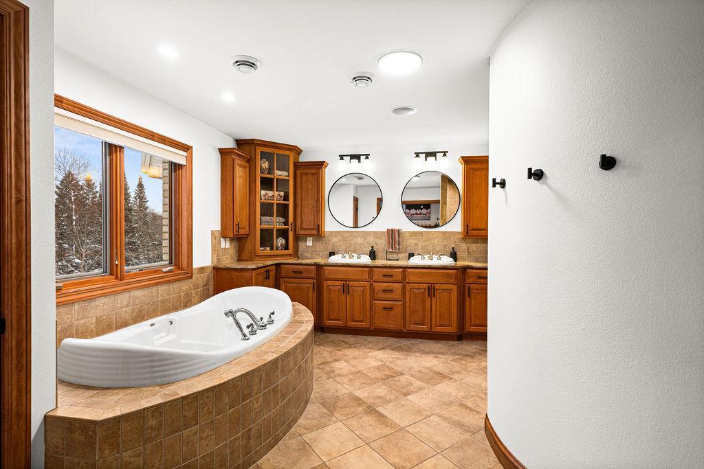 Duluth, Minnesota, 55811, United States, 6 Bedrooms Bedrooms, ,8 BathroomsBathrooms,Residential,Active,2013924