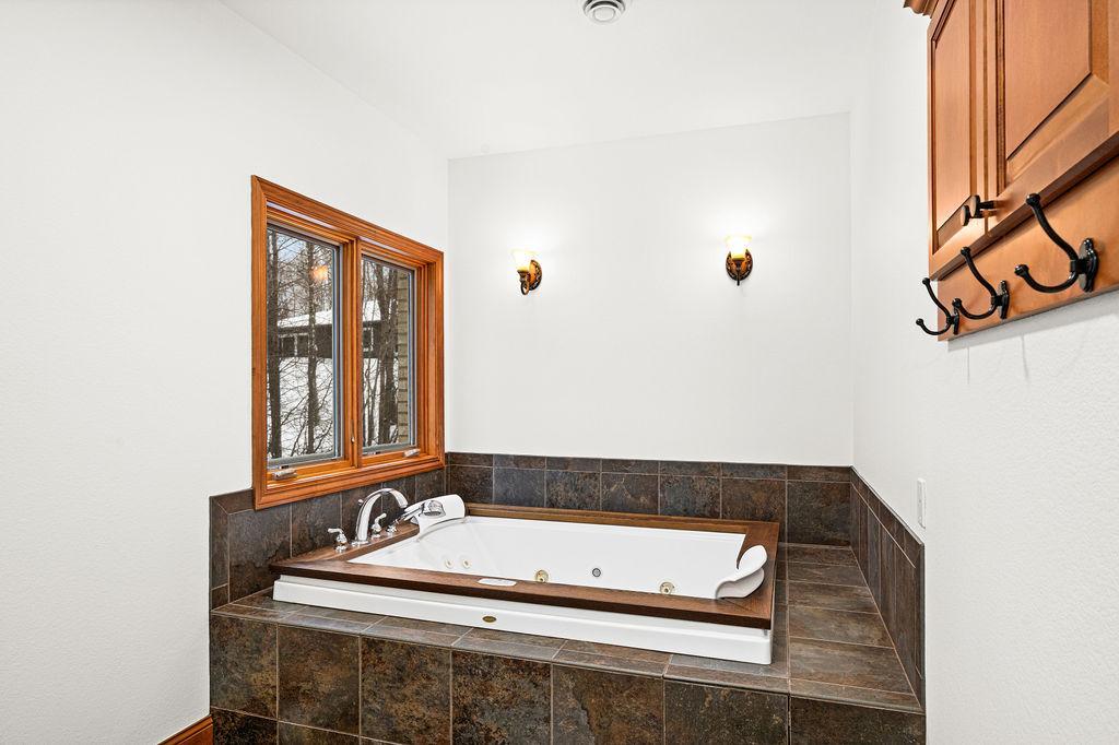 Duluth, Minnesota, 55811, United States, 6 Bedrooms Bedrooms, ,8 BathroomsBathrooms,Residential,Active,2013924