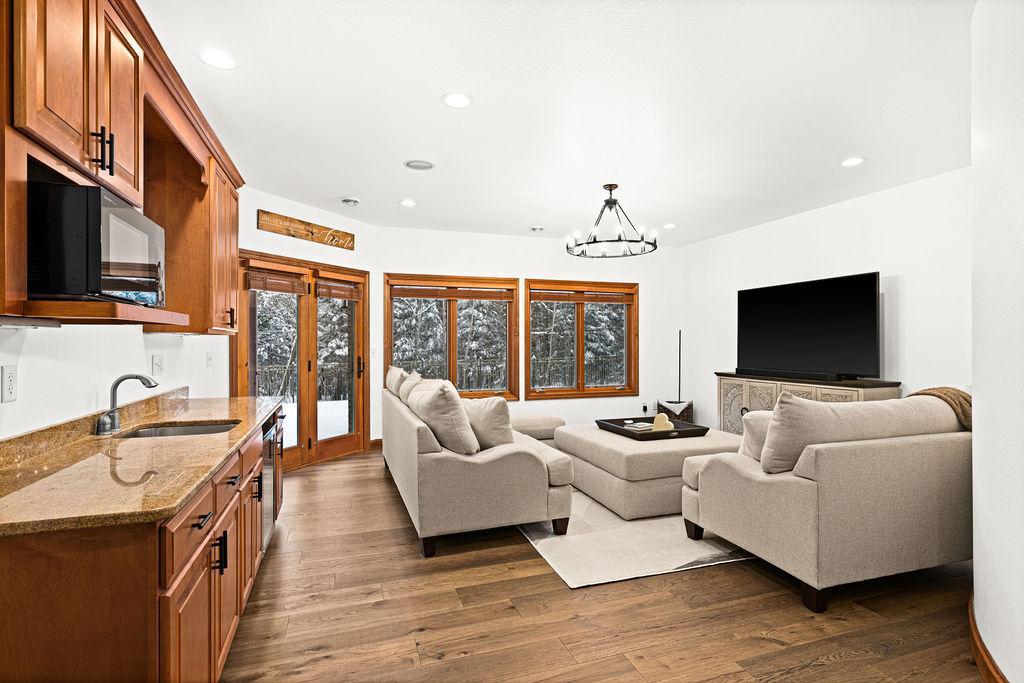 Duluth, Minnesota, 55811, United States, 6 Bedrooms Bedrooms, ,8 BathroomsBathrooms,Residential,Active,2013924