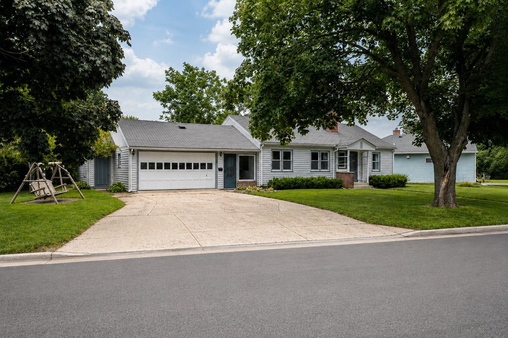 Photo of 128 N Park Lane, Le Sueur, MN 56058 (MLS # 7122556)
