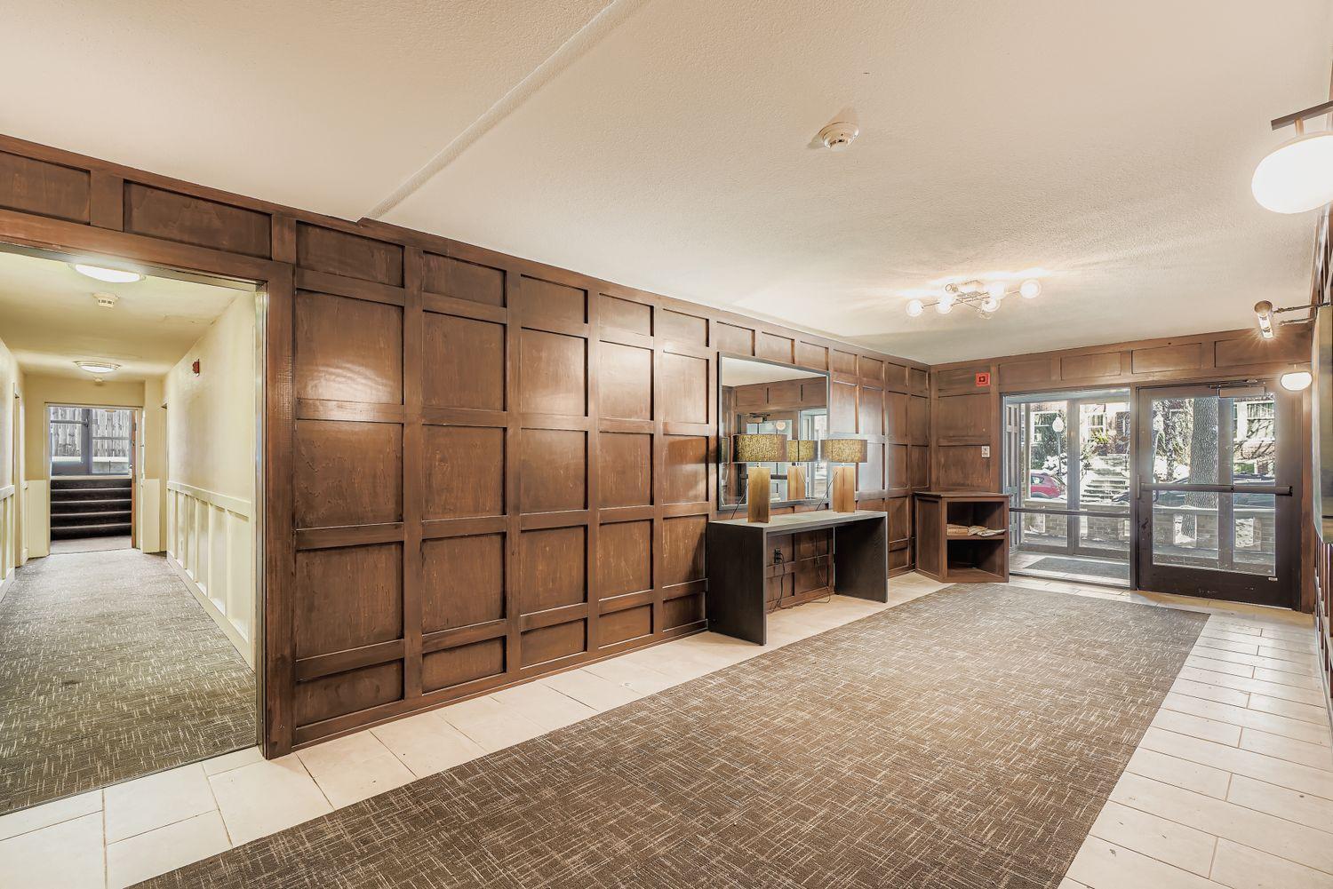 1912 Dupont Avenue S 407