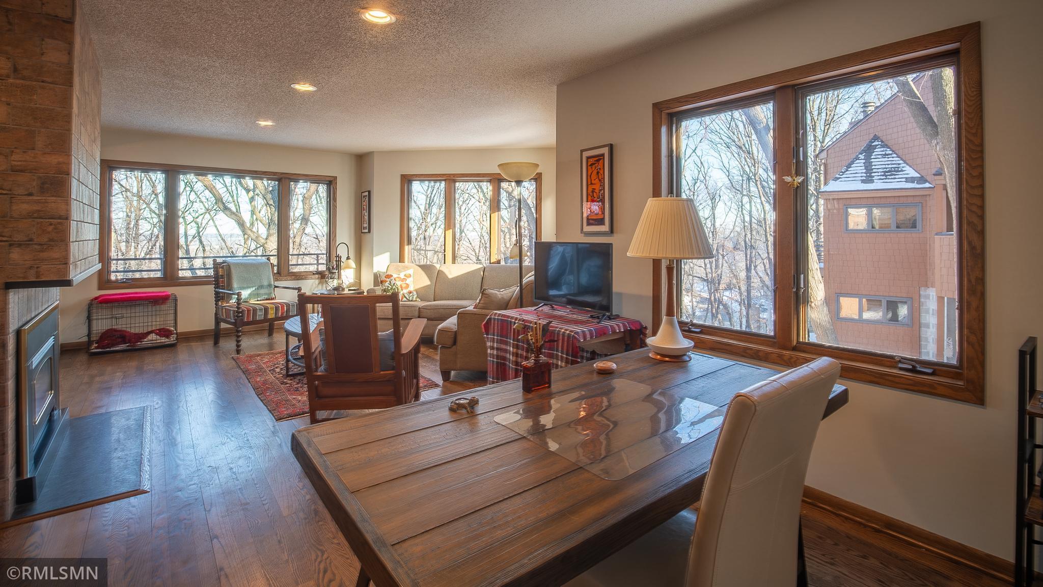 619 Woodhaven Drive NE