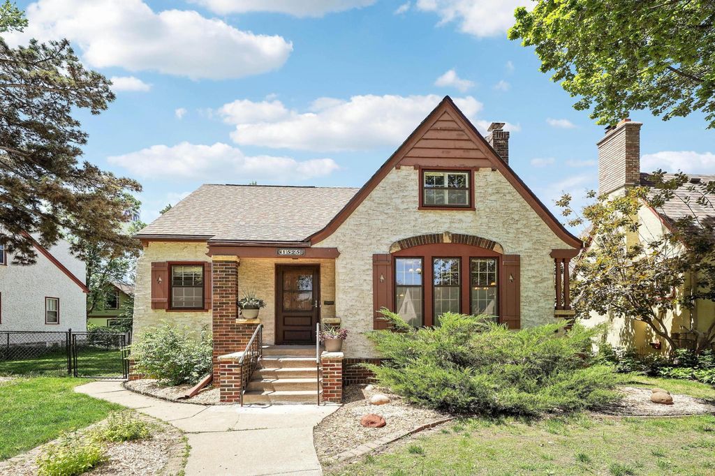 Photo of 1525 Asbury Street, Saint Paul, MN 55108 (MLS # 7082566)