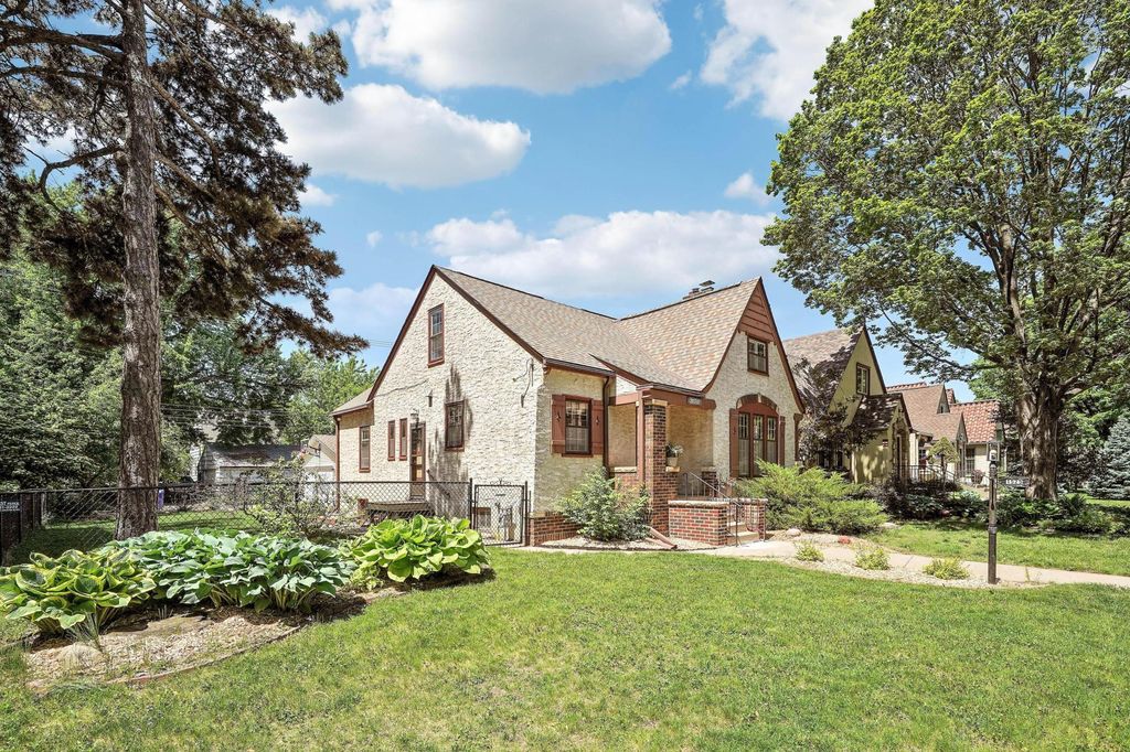 Photo of 1525 Asbury Street, Saint Paul, MN 55108 (MLS # 7082566)
