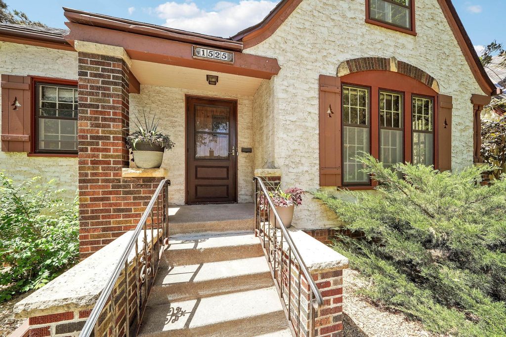 Photo of 1525 Asbury Street, Saint Paul, MN 55108 (MLS # 7082566)